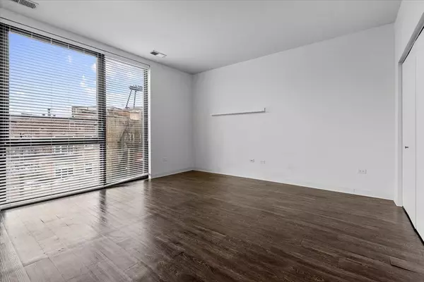 Chicago, IL 60642,830 N Milwaukee AVE #211