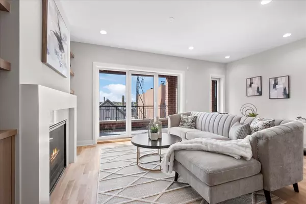 Chicago, IL 60614,2435 N Clybourn AVE #4S