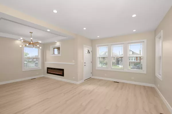 Chicago, IL 60634,2848 N Mobile AVE