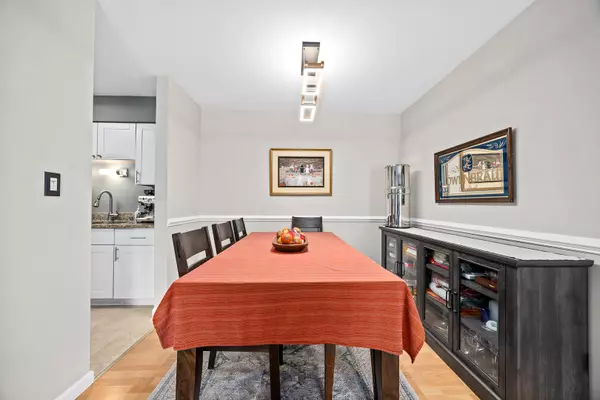 Willowbrook, IL 60527,6174 KNOLL LANE CT #101