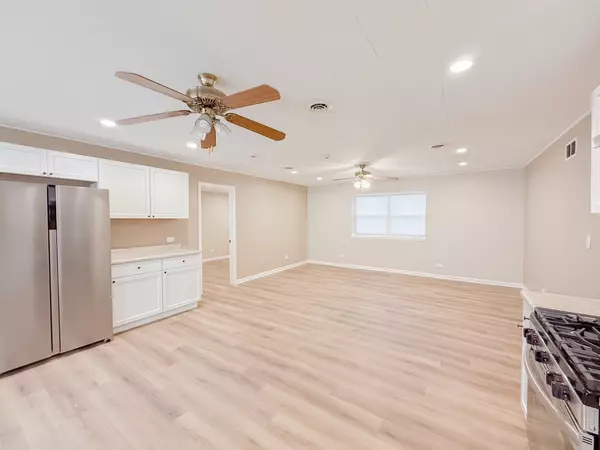 Island Lake, IL 60042,106 E State RD #2B