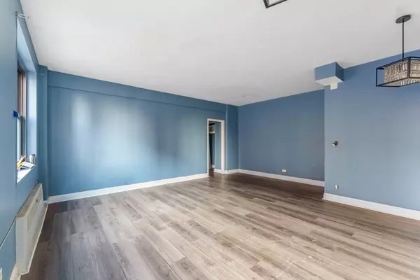 Chicago, IL 60649,7355 S South Shore DR #105