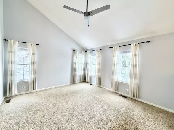 Pingree Grove, IL 60140,898 Emerald DR