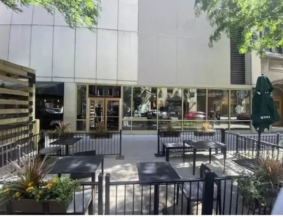 111 E Chestnut ST, Chicago, IL 60611