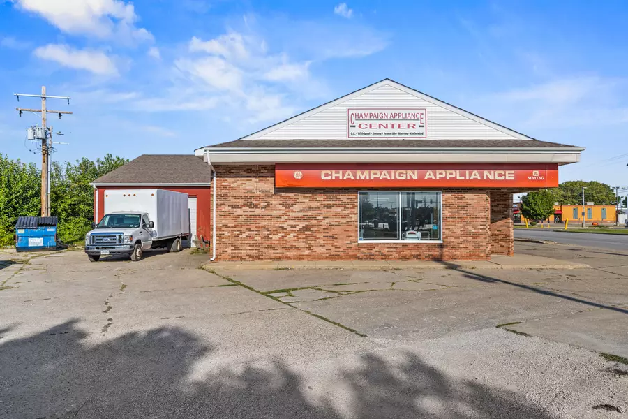 909 W Bloomington RD, Champaign, IL 61821