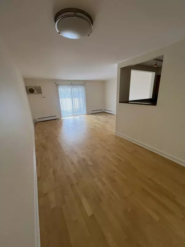 Arlington Heights, IL 60004,2426 N Kennicott DR #1B