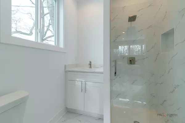 Lake Bluff, IL 60044,1061 Green Bay RD