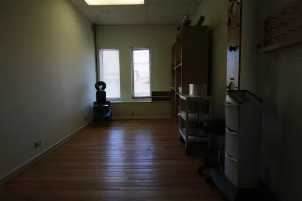 Oak Lawn, IL 60453,6737 W 95th ST