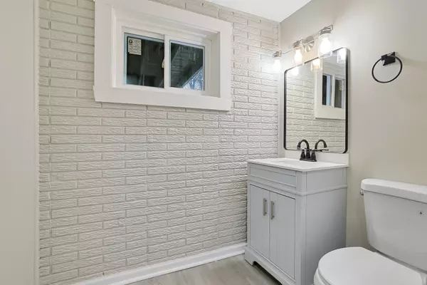 Schaumburg, IL 60193,1835 W Weathersfield WAY