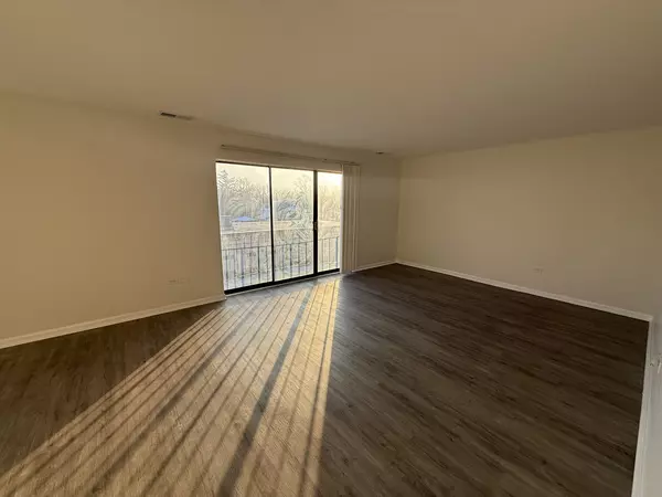 Elmwood Park, IL 60707,2310 N Harlem AVE #401