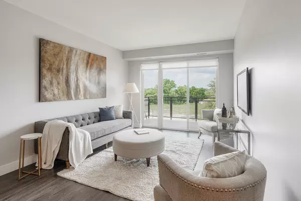 Barrington, IL 60010,101 W Liberty ST #106