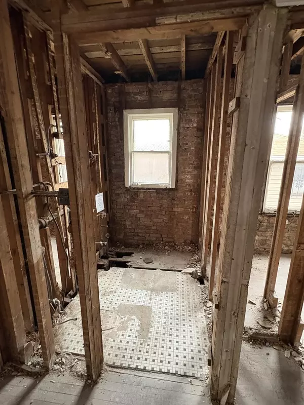 Chicago, IL 60617,8325 S Cregier AVE