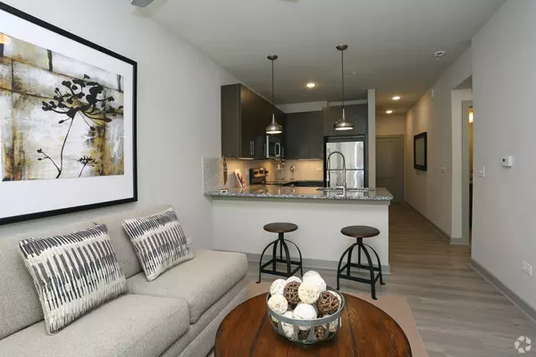 Schaumburg, IL 60173,680 E Algonquin RD #1404