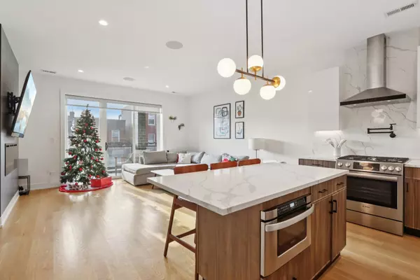 Chicago, IL 60647,3616 W DIVERSEY AVE #2W