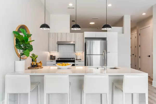 Chicago, IL 60660,5753 N Broadway ST #303