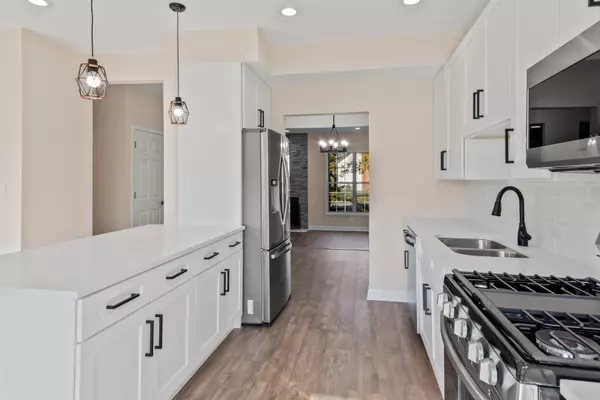 Palatine, IL 60067,546 W Parkside DR