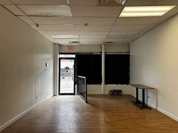 Evanston, IL 60202,329 Howard ST