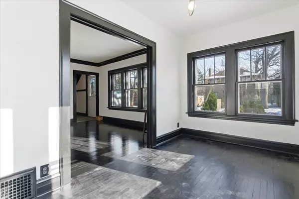 Waukegan, IL 60085,306 Oak Crest ST