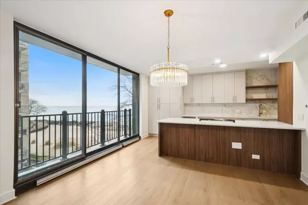 Wilmette, IL 60091,1420 Sheridan RD #3i