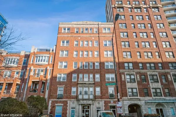 432 W Belmont AVE #205, Chicago, IL 60657