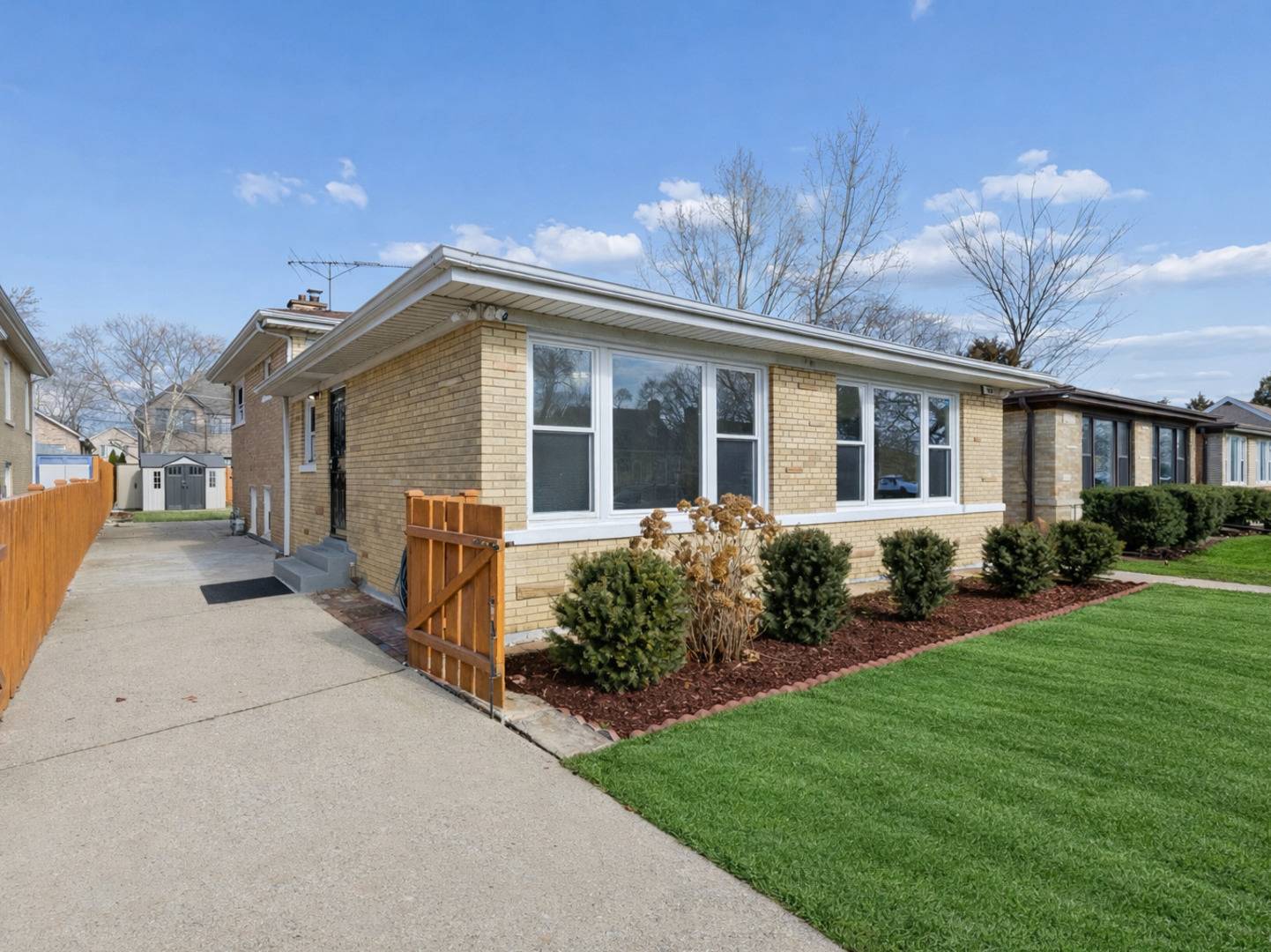 3836 W Estes AVE, Lincolnwood, IL 60712