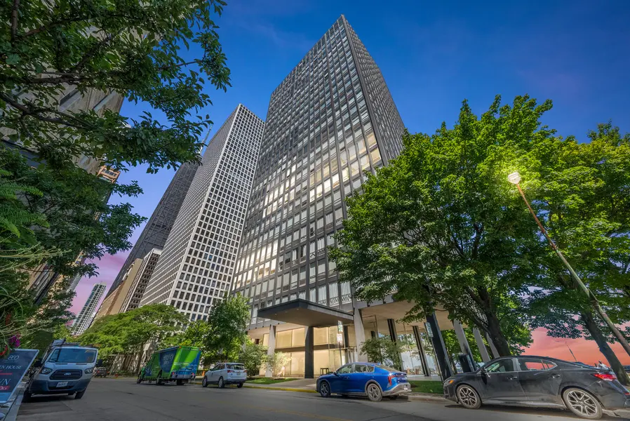860 N LAKE SHORE DR #8L, Chicago, IL 60611