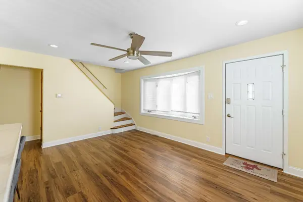 5852 W 81st PL, Burbank, IL 60459