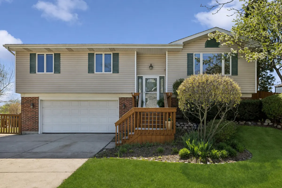 4140 Portage LN, Hoffman Estates, IL 60192