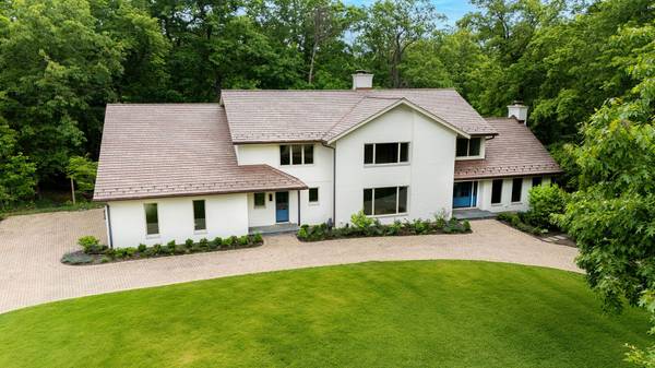 1221 Loch LN, Lake Forest, IL 60045