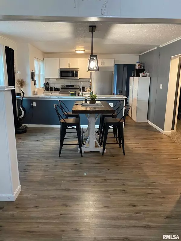 Benton, IL 62812,717 E MAIN ST