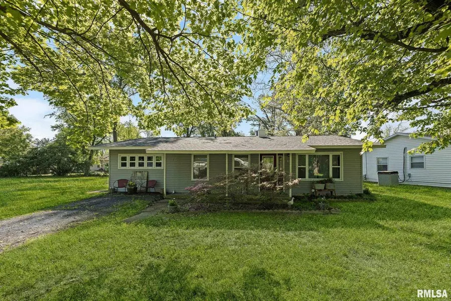 17 Roseclair ST, Centralia, IL 62801