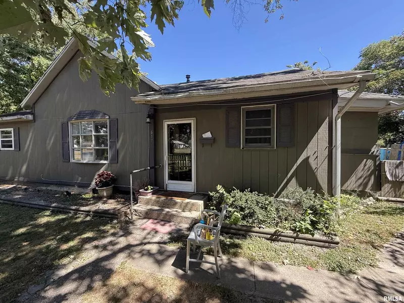 617 N WALNUT ST, Centralia, IL 62801
