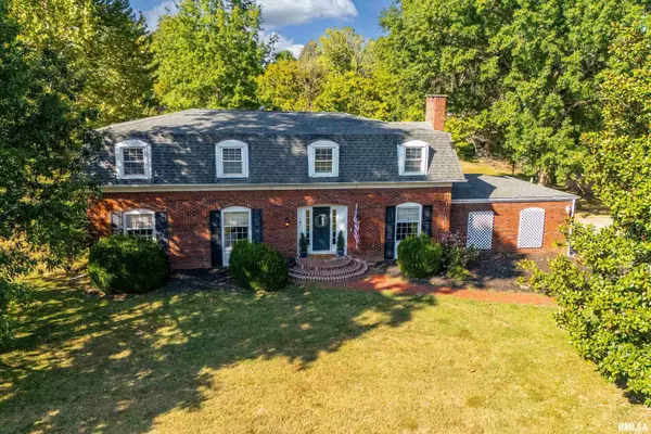 Carbondale, IL 62901,27 PINEWOOD DR