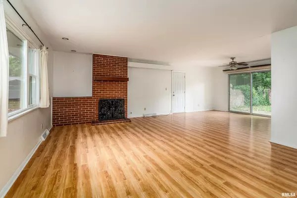 Carbondale, IL 62901,1301 W COURT ST