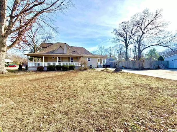 Centralia, IL 62801,821 E 6TH ST