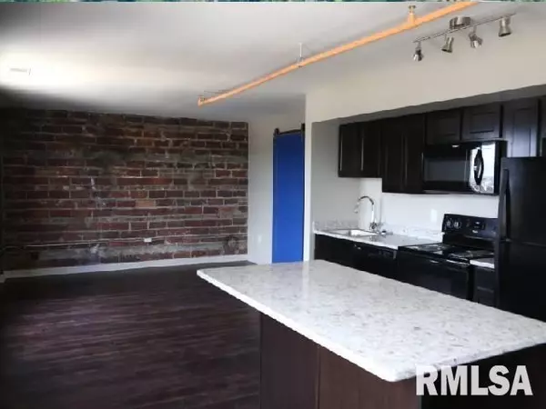 Moline, IL 61265,501 15TH ST #304