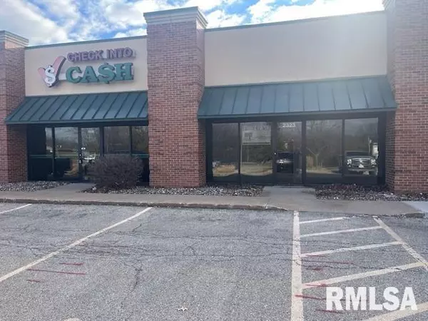 2323 CUMBERLAND SQ, Bettendorf, IA 52722-3251