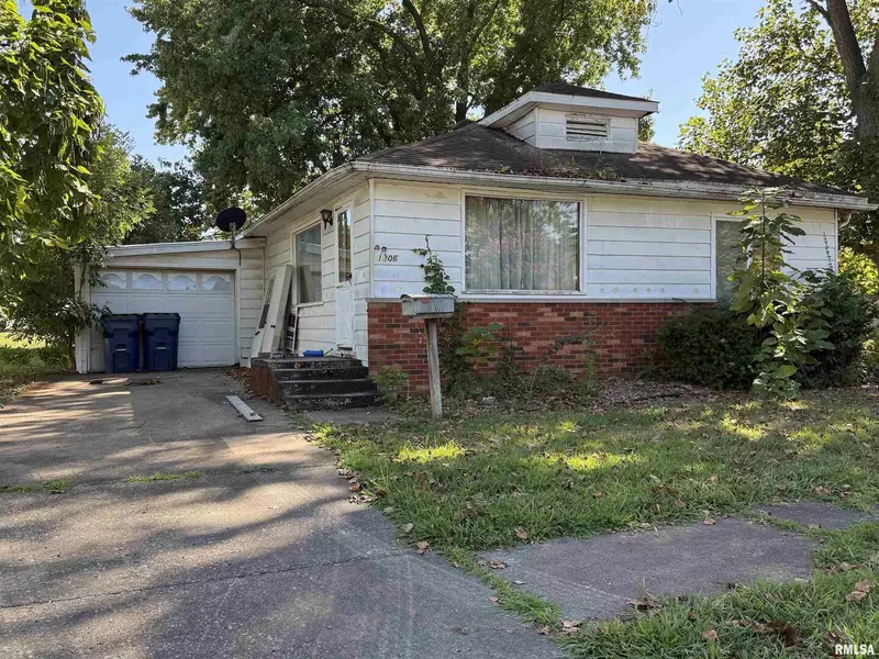 1306 E POPLAR ST, West Frankfort, IL 62896