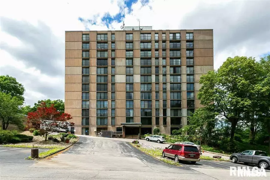 1800 7TH ST #3B, East Moline, IL 61244-2229