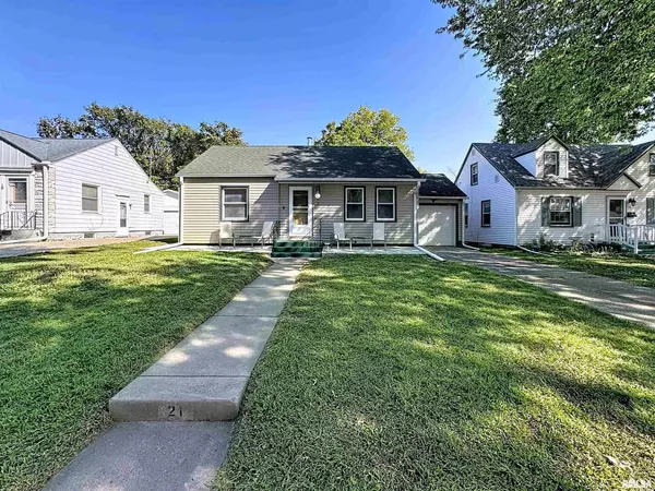 21 BLACKHAWK HILLS DR, Rock Island, IL 61201-6938