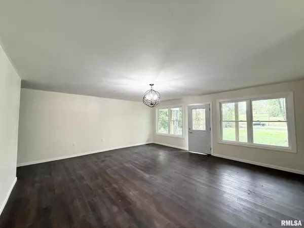 Murphysboro, IL 62966,8694 Old Highway 13