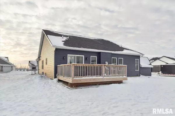 Walcott, IA 52773,512 W MEADOW LN