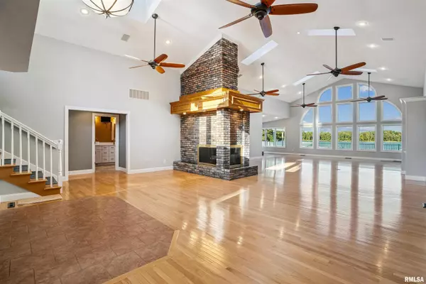 Cordova, IL 61242,21604 RIVER RD N