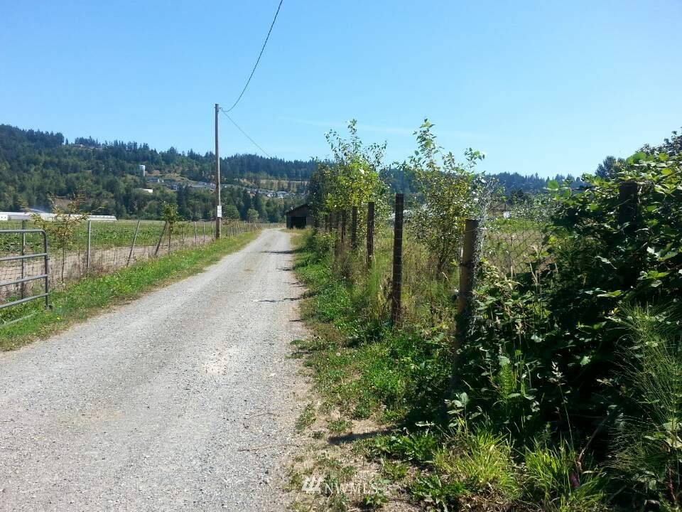 8217 Riverside RD E, Sumner, WA 98390