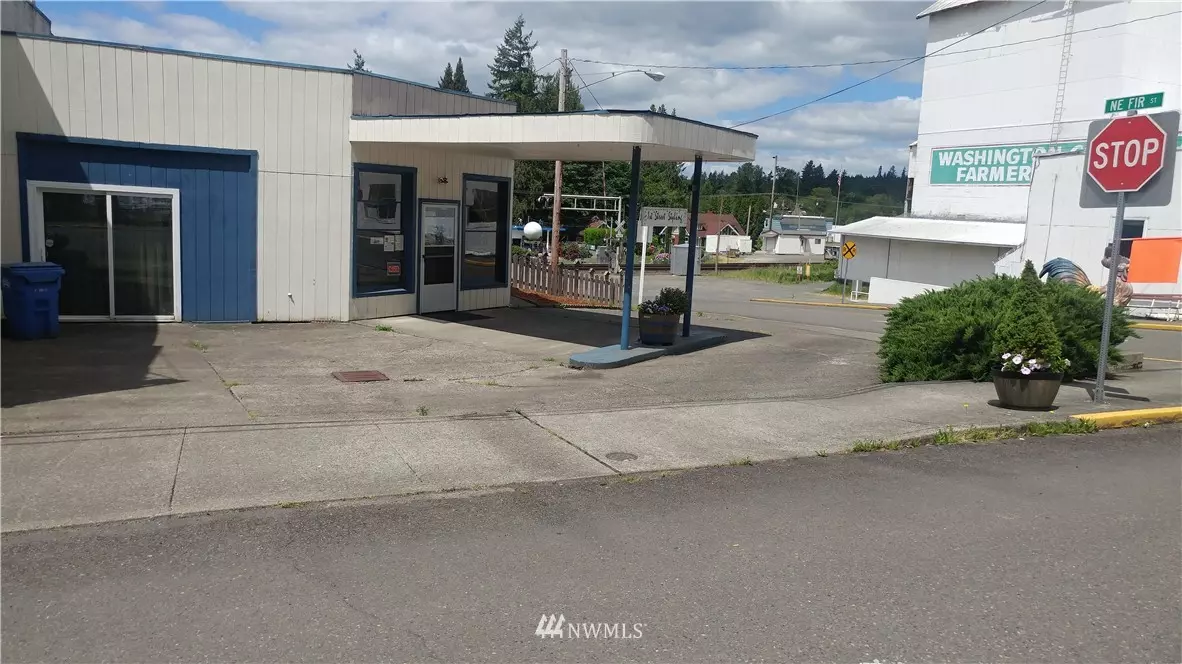 Winlock, WA 98596,415 NE 1st ST