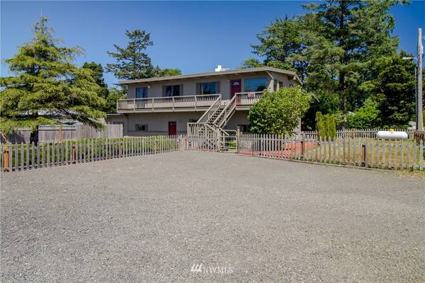 106 25th ST NE, Long Beach, WA 98631