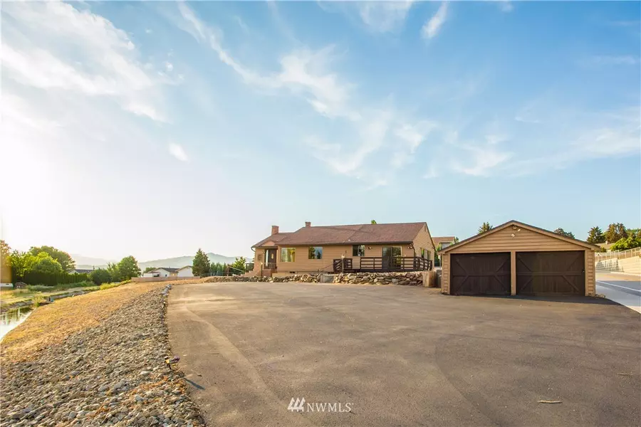 2460 N Baker AVE, East Wenatchee, WA 98802