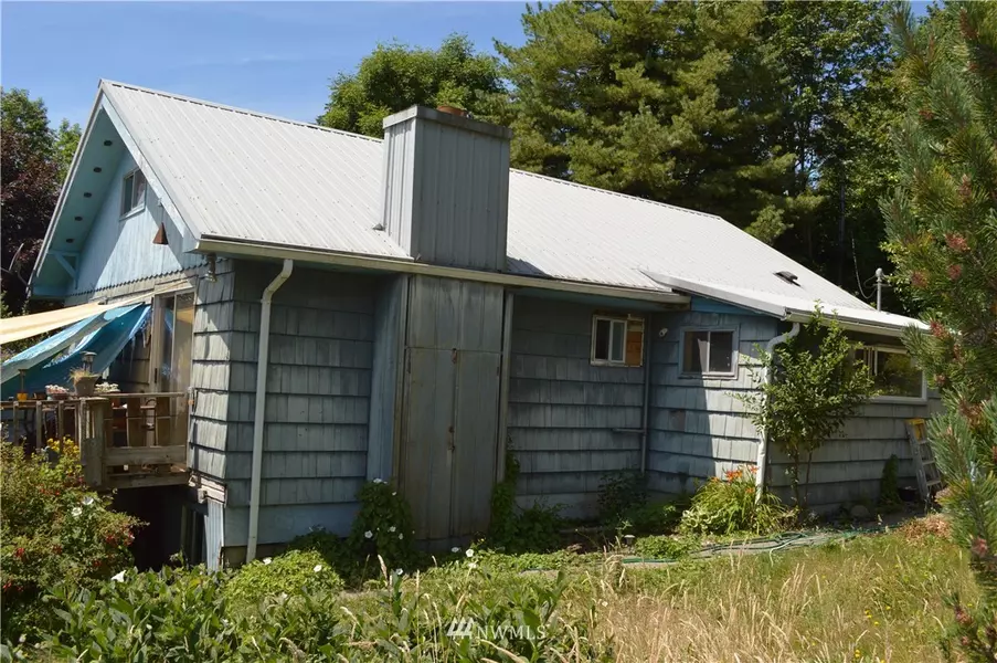 5 Monohon Landing RD, Raymond, WA 98577