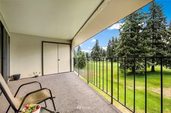 16929 Inglewood RD NE #305, Kenmore, WA 98028