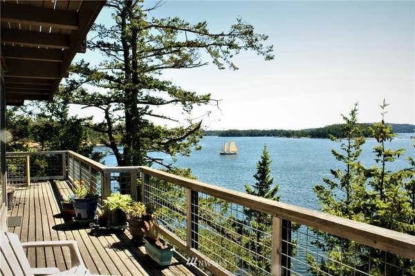 40 Steep Point PL, Orcas Island, WA 98243
